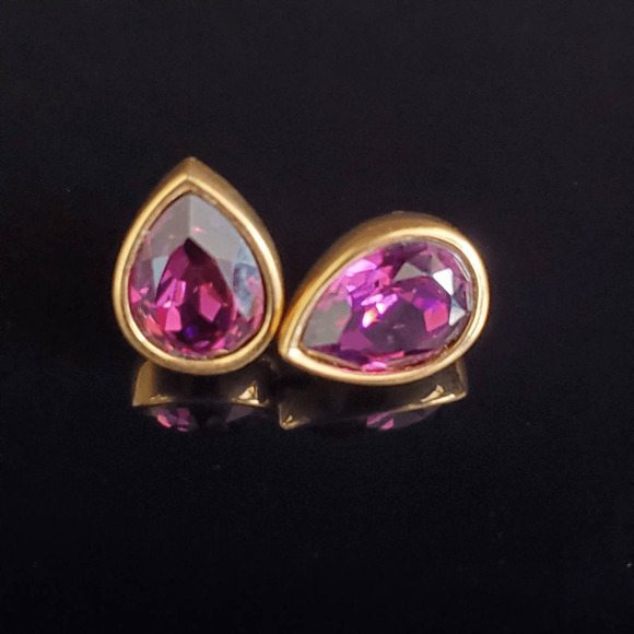VTG‎ Swarovski Stud Earrings Purple Teardrop Stones 80's Gold Plated Signed SAL - Picture 1 of 7